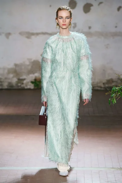 Look 28